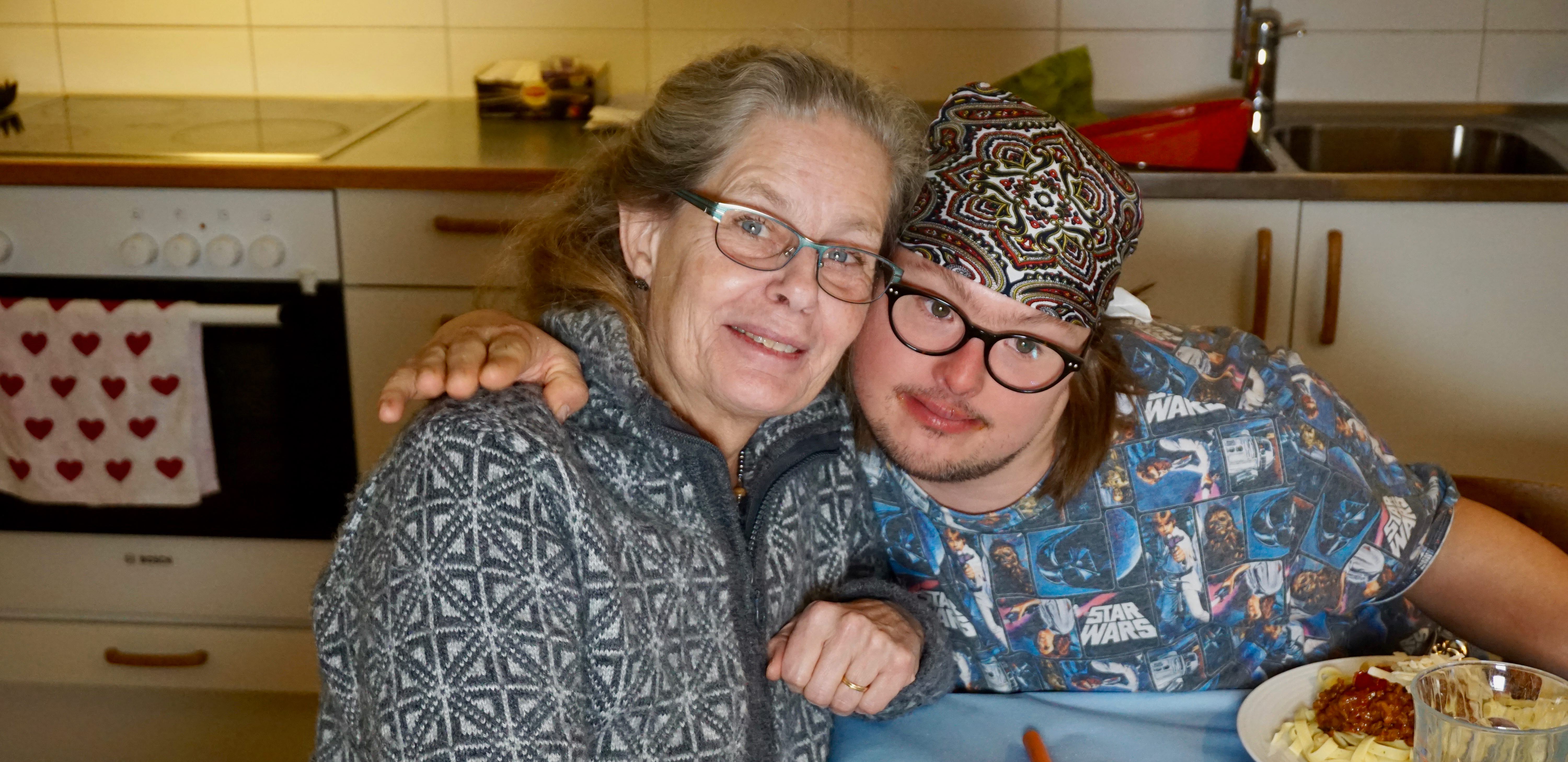 Eva Flygare Wallén och Mir Serrander hemma hos Mir