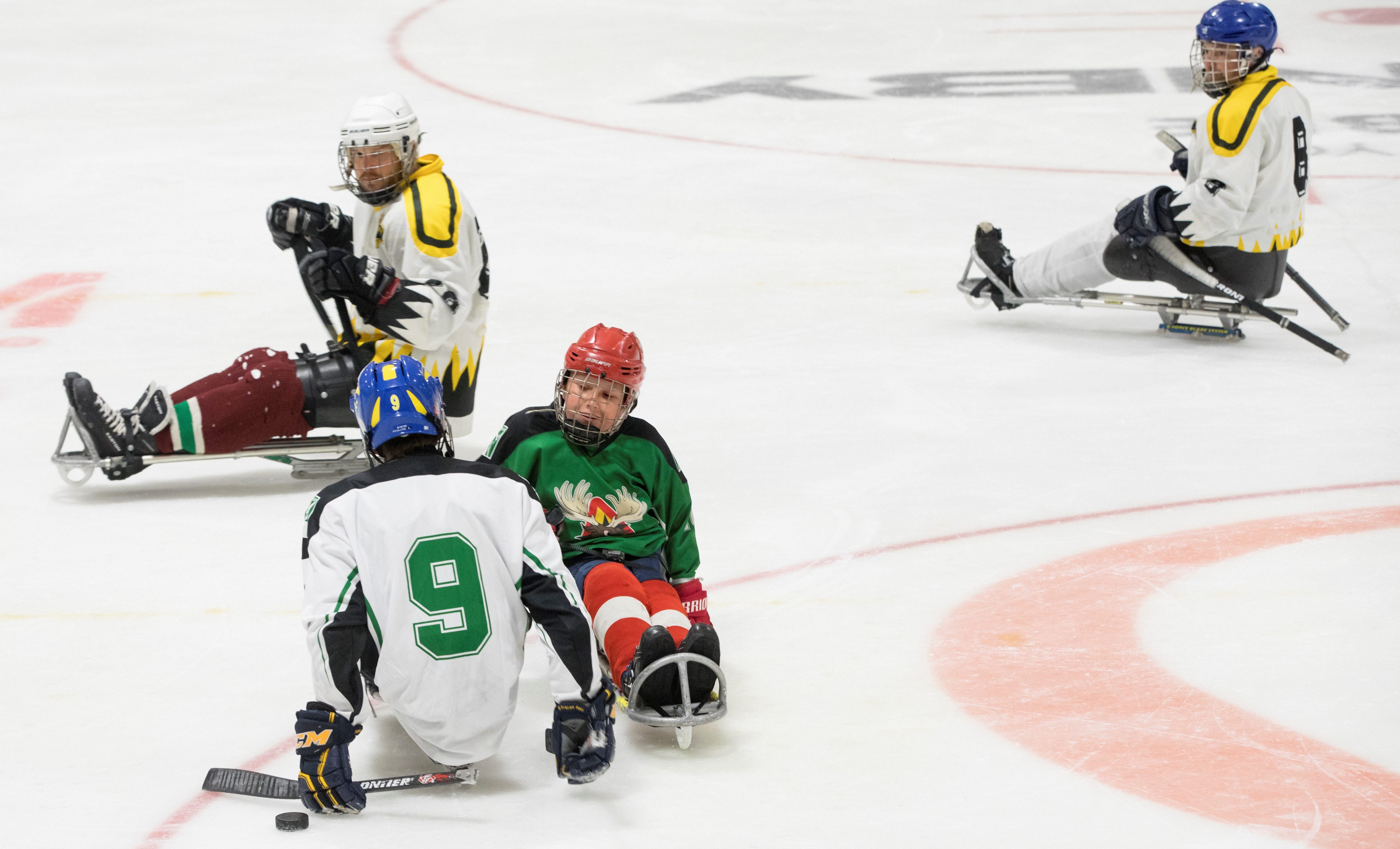Nacka HI utvecklingslag spelar kälkhockey