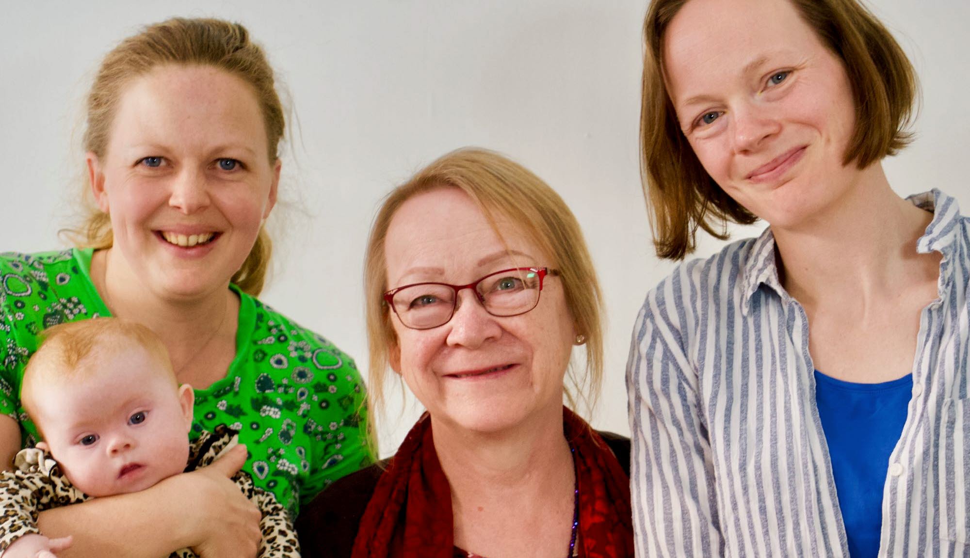 Johanna Bergström med dottern Stina, Viktora Hammarstedt och Anita Gyllenstein
